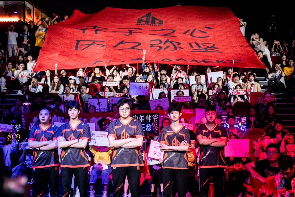 JDG赛后群访 教练：选手们表现很出色了 BP部分处于一些劣势
