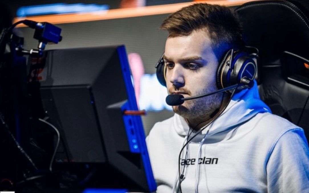 LNG Esports 模仿职业选手 knight 和 Alola 努力学习。 Bilibili Gaming 在第一场比赛中击败了 LNG Esports 。