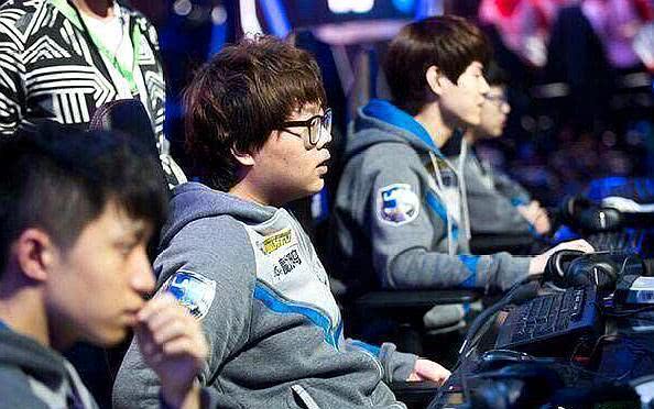 外国媒体透露， G2 Esports 已与 Hans Sama 延长合同至 2026 年